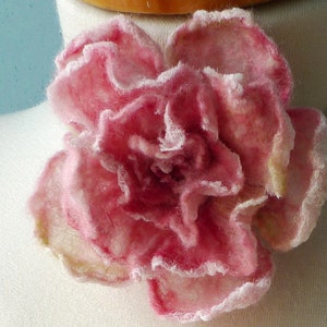 Rosy Rose Necklace/ Bracelet/ Brooch, Felt Rose image 1