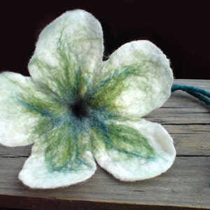 White Green Flower for Home Decoration, Easter Decoration, Easter Table, Napkin Holder image 3