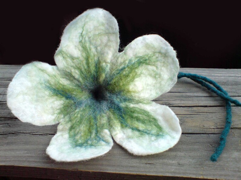 White Green Flower for Home Decoration, Easter Decoration, Easter Table, Napkin Holder image 3