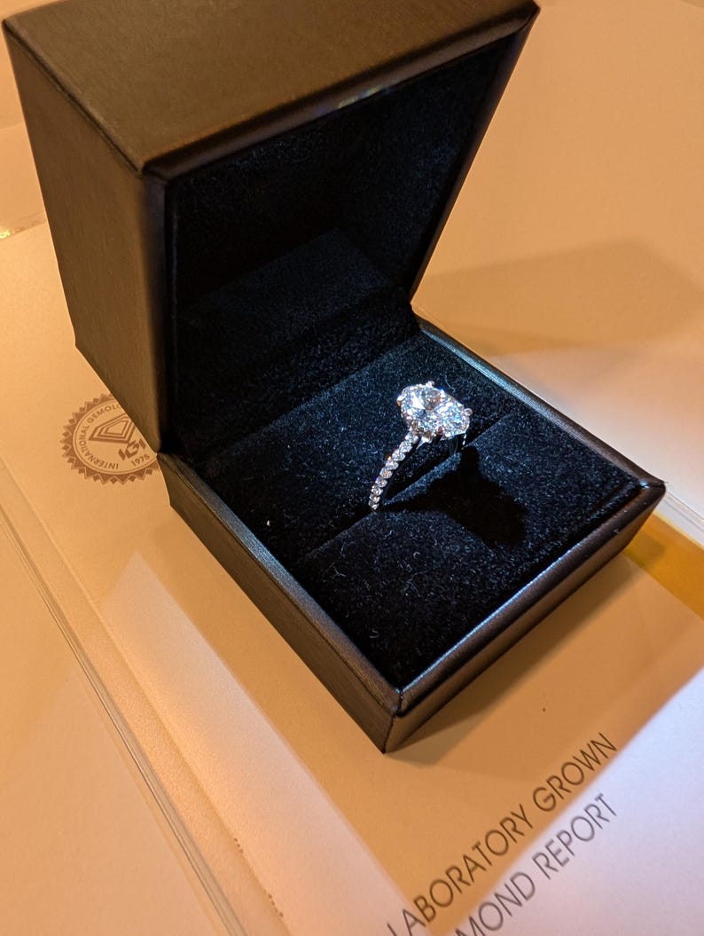 Lab-Grown vs Natural Diamonds: An Honest 2025 Guide