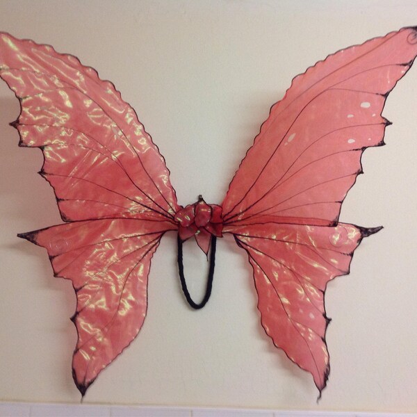 Große Erwachsenenfee Poppy Rot mit schwarzer Kante, handgetönt und einzigartig