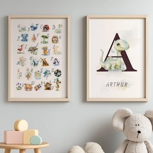 Póster personalizado de animales dúo, Carta inicial decorativa, Decoración de pared infantil, Póster inicial de dinosaurio, regalo de nacimiento