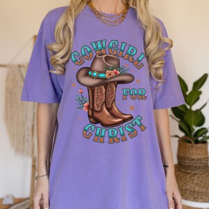Cowgirl For Christ shirt comfortkleuren, western christelijk T-shirt, Boho Faith T-shirt, christelijke kleding voor vrouwen, zuidelijke rodeo graphic tee