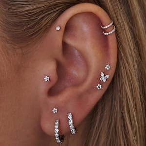Titanium 5-bladige bloem met zirkonia steentjes, schroefdraad aan de bovenkant, zilveren en gouden binnendraad, helix-, conch-, tragus- en lippiercing, 16G 18G kraakbeen labret piercing