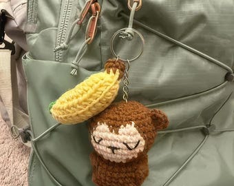 かぎ針編みのバナナ付きサルのキーホルダー、かぎ針編みのベビーサルの