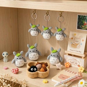 Decorazione per auto all'uncinetto di Totoro, ciondolo per specchietto retrovisore amigurumi fatto a mano, accessorio per auto kawaii, decorazione per auto di Totoro, regalo anime immagine 6