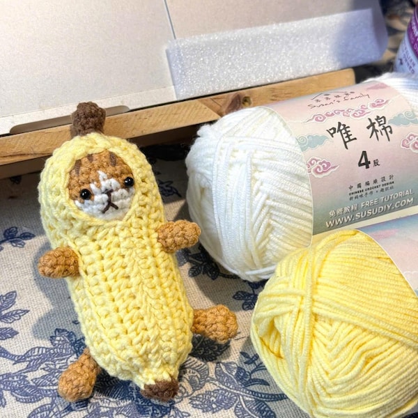 Crochet Banana Cat Keychain: Funny Meme Plushie Toy