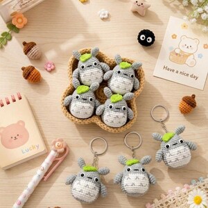 Decorazione per auto all'uncinetto di Totoro, ciondolo per specchietto retrovisore amigurumi fatto a mano, accessorio per auto kawaii, decorazione per auto di Totoro, regalo anime immagine 5