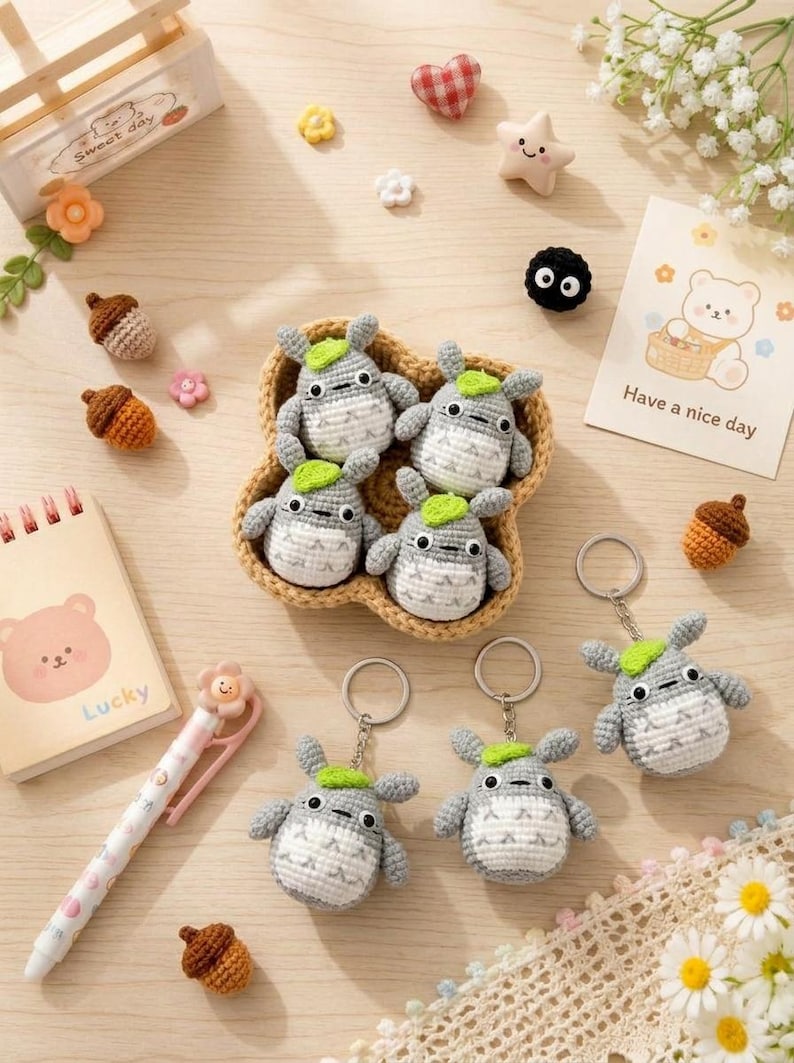 Decorazione per auto all'uncinetto di Totoro, ciondolo per specchietto retrovisore amigurumi fatto a mano, accessorio per auto kawaii, decorazione per auto di Totoro, regalo anime immagine 5