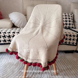 Gehäkelte Blumenstrauß-Decke, handgemachte Häkeldecke Rosenstrauß, weiche Decke, Muttertagsgeschenk, Hochzeitsgeschenk, Geschenk für sie