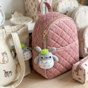 Decorazione per auto all'uncinetto di Totoro, ciondolo per specchietto retrovisore amigurumi fatto a mano, accessorio per auto kawaii, decorazione per auto di Totoro, regalo anime immagine 8