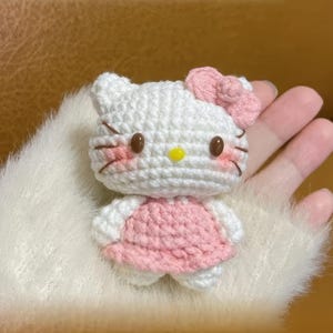Porte-clé Kitty au crochet fait main, porte-clé au crochet, breloque pour sac peluche Amigurumi, cadeau pour elle, chat au crochet, porte-clé peluche Pinkie