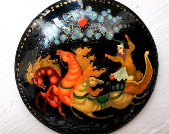 Vintage Set Russian Lacquer Fairy Tale "Troika" Sleigh Hunter 3 Horse Hand Painted Pelkha Artist Signed Oval and Round Pin Black Collectible