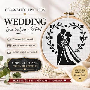 Op de afbeelding: Een kruissteekpatroon voor een bruiloft, met een zwart-wit ontwerp van een stel in een bloemenkrans. De tekst bevat "Wedding, Love in Every Stitch!" en "Make it. Gift it. Treasure it Forever."