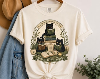 Camiseta cristiana de gato, camiseta de gato negro leyendo la Biblia, Su Palabra Nuestra Luz, regalo divertido para amantes de los gatos y los libros, Comfort Colors, mamá religiosa de gatos