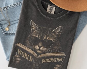 Camiseta divertida de gato leyendo, camiseta de gato dominando el mundo leyendo, regalo para amantes de los libros, camiseta de mamá de gato desquiciada, camiseta gráfica de gato estilo academia oscura, papá de gato