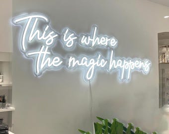 Neon „Magia się dzieje”: niestandardowa dekoracja salonu, ściemnialne diody LED