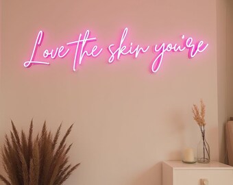 Neon „Kochaj skórę, którą masz”: wystrój spa i salonu