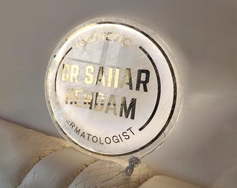 Niestandardowy akrylowy znak z logo firmy: podświetlana dekoracja salonu, znak ścienny do biura, neonowe oznakowanie logo, dekoracja salonu światłem neonowym, świecący znak dla branży kosmetycznej