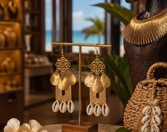 Zafira Cowrie Earring