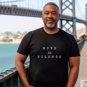 Los verdaderos se mueven en silencio, se mueven en silencio, deja que tu éxito sea tu ruido, camiseta muévete en silencio, camisetas de emprendedor, camisetas de fuerzas especiales