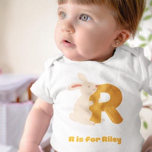 Body personalizado para bebé con estampado de la letra R y nombre / Algodón hipoalergénico de primera calidad / Tejido natural sin tintes / Regalo para recién nacidos, cumpleaños y Navidad