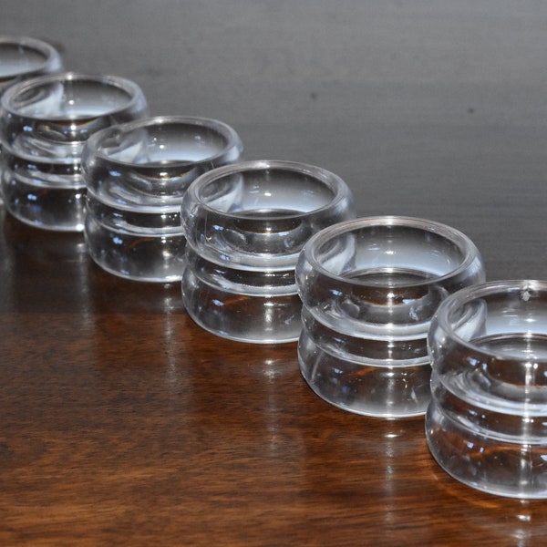 Vintage set of six ribbed lucite round napkin rings - clear  - 1960's - Modern - Minimalist