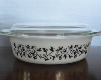 Vintage PYREX 2 1/2 Qt "Golden Grape" Oval Casserole w/ Clear Lid ~ 1960's Pyrex