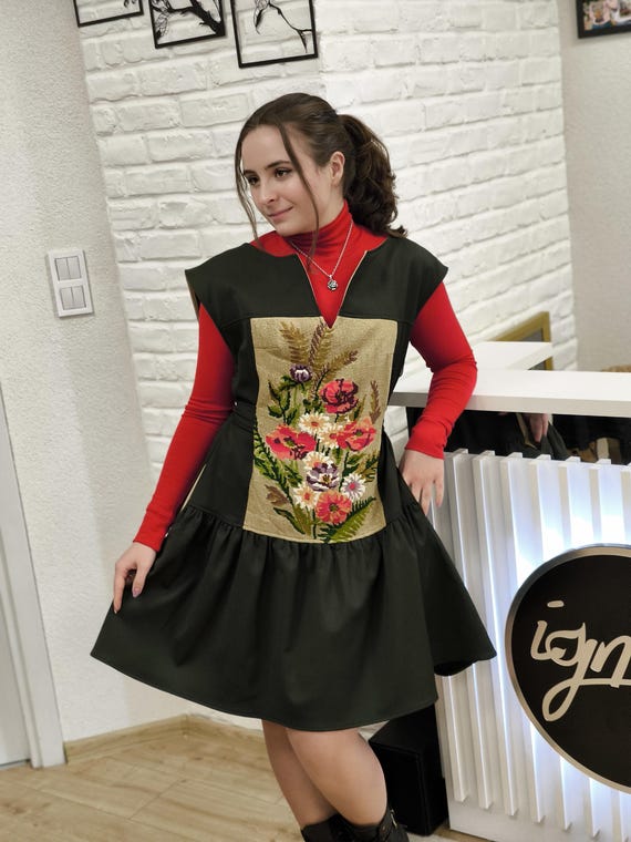 green emerald velvet dress Dior Short Dress Black Wool and Silk with Dior in Heart Lights Motif for Women in BLACK. Size 38