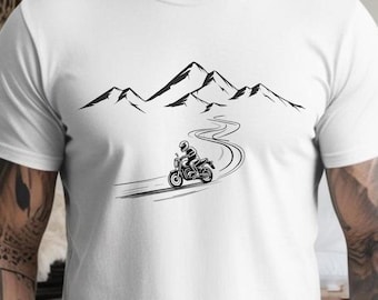 Camiseta de aventura en moto de montaña. Camiseta gráfica de viaje en moto para hombres y mujeres. Idea de regalo para jinetes. Estilo de vida motero. Viaje por carretera.