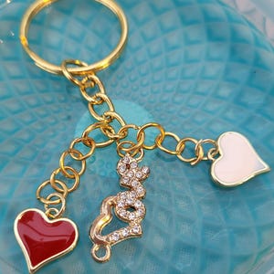 Llavero de amor y corazones, corazón de esmalte rojo, corazón de esmalte blanco, eslogan de amor con joyas, llavero dorado, llavero de San Valentín, llavero de Galentines