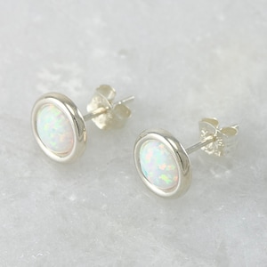 Boucles d'oreilles en opale - Puces d'oreilles en opale - Pierre de naissance d'octobre - Boucles d'oreilles en argent avec opale - Puces en argent sterling - Boucles d'oreilles en opale