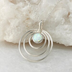 Sterlingzilveren opaalhangerketting – cirkelsontwerp, 18 inch ketting