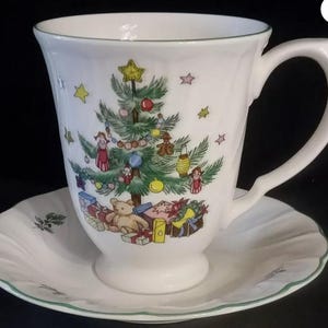 Vintage NIKKO CHRISTMAS “Happy Holidays&quot; Extra Tall 4.25&quot; Coffee Mug with Saucer