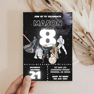 Könnte beinhalten: Schwarze Star Wars-Geburtstagseinladung mit Charakteren wie Darth Vader, Yoda und einem Sturmtruppler. Die Einladung lautet "Feiern Sie mit uns Mason's 8. Geburtstag" mit Veranstaltungsdetails.