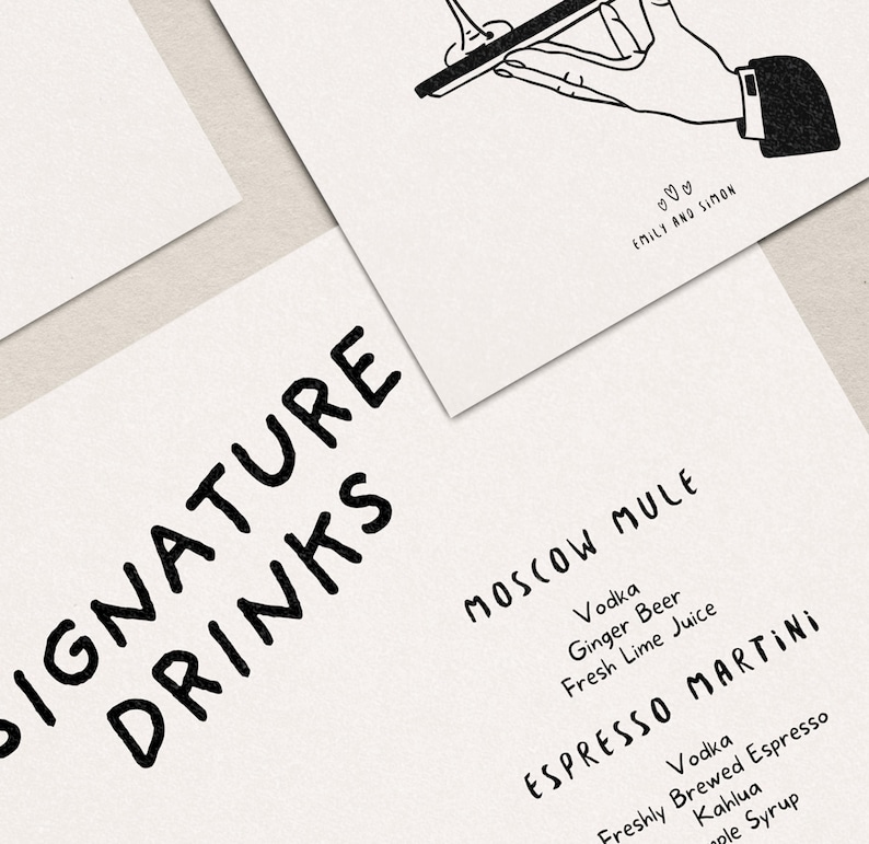 K&ouml;nnte beinhalten: Eine Schwarzwei&szlig;illustration einer Hand, die ein Tablett mit einem Getr&auml;nk darauf h&auml;lt. Der Text "SIGNATURE DRINKS" befindet sich oben im Bild. Unter der Illustration ist der Text "MOSCOW MULE" mit den Zutaten aufgelistet: "Wodka, Ginger Beer, Frischer Limettensaft". Darunter ist der Text "ESPRESSO MARTINI" mit den Zutaten aufgelistet: "Wodka, Frisch gebr&uuml;hter Espresso, Kahlua, Einfacher Sirup".