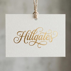 Fuente caligráfica de marca de lujo, Hillgates Script con florituras (OTF, estilo manuscrito, elegante diseño para bodas) - Uso comercial