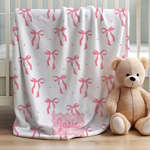 Manta de bebé personalizada: Lazos rosas, terciopelo de peluche y nombre personalizado