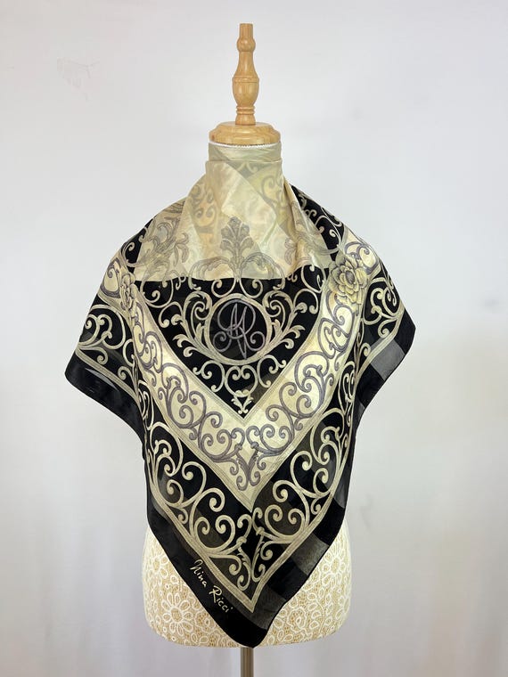 Écharpe Authentique Nina Ricci En Soie 100% - Motif Géométrique Multicolore - Vintage - Occasion Bon état