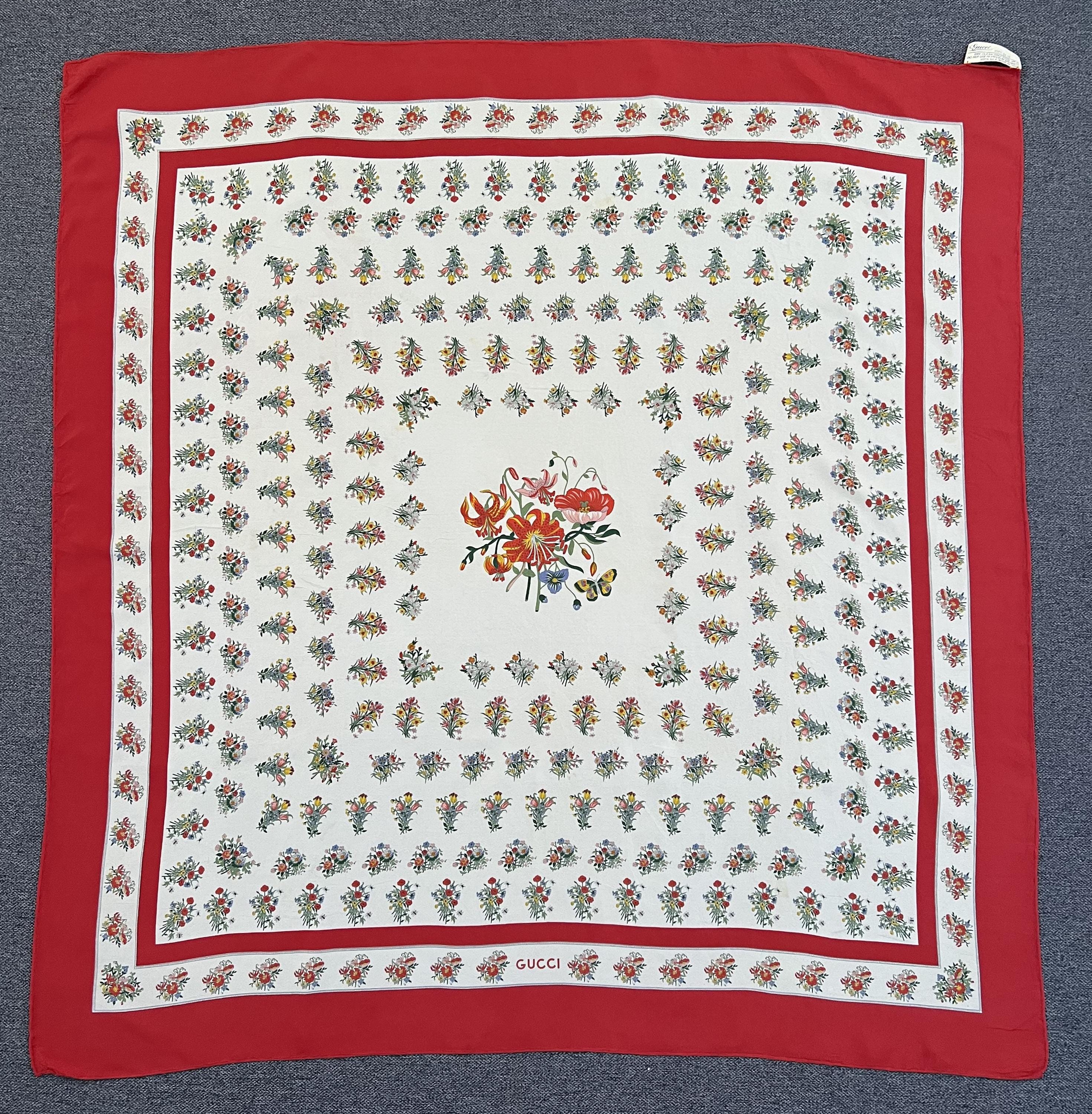 ヴィンテージ 80/90年代 グッチ シルクスカーフ 花柄 レディース