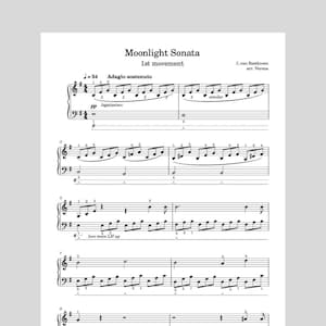 Könnte beinhalten: Notenblatt für den ersten Satz der Mondscheinsonate von Ludwig van Beethoven, arrangiert für Klavier. Die Musik ist in cis-Moll geschrieben und zeichnet sich durch einen langsamen, legato Stil aus. Der Titel "Mondscheinsonate" und "1. Satz" sind oben auf der Seite gedruckt, zusammen mit dem Namen des Komponisten und dem Namen des Arrangeurs.