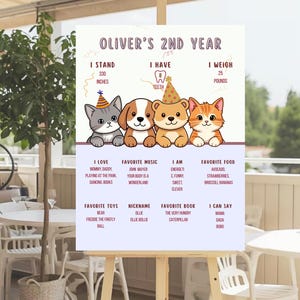 Könnte beinhalten: Rustikales Holzschild mit dem Text "Welcome to our home" in weißer Schrift. Das Schild hat eine Used-Optik und ein schlichtes, einladendes Design für den Eingangsbereich.