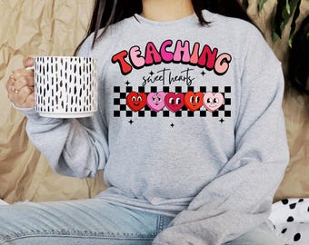 Insegnamento degli innamorati png, regalo per insegnante retrò, insegnante di San Valentino png, amore png, San Valentino png, maglietta a forma di cuore di San Valentino con design a sublimazione