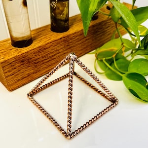 Tensor Pyramid - Sacred Cubit | 144 MHz