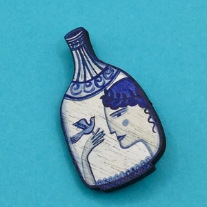 Ancient Greek Pottery Brooch: Illustrated Walnut Wood Vase Pin