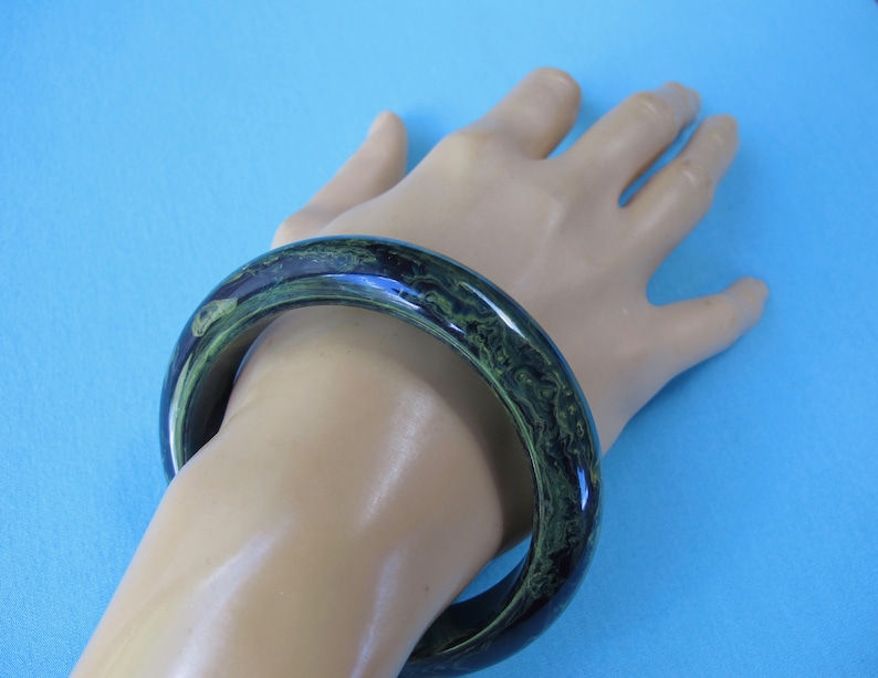 Bracelet Bakelite Bangle Lush BLUE MOON Slightly Translucent Teal Marbled Creamy Yellow 916 Wide Chunky Domed Rich Patina Vintage c.1940/'s