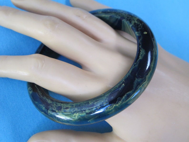 Bracelet Bakelite Bangle Lush BLUE MOON Slightly Translucent Teal Marbled Creamy Yellow 916 Wide Chunky Domed Rich Patina Vintage c.1940/'s