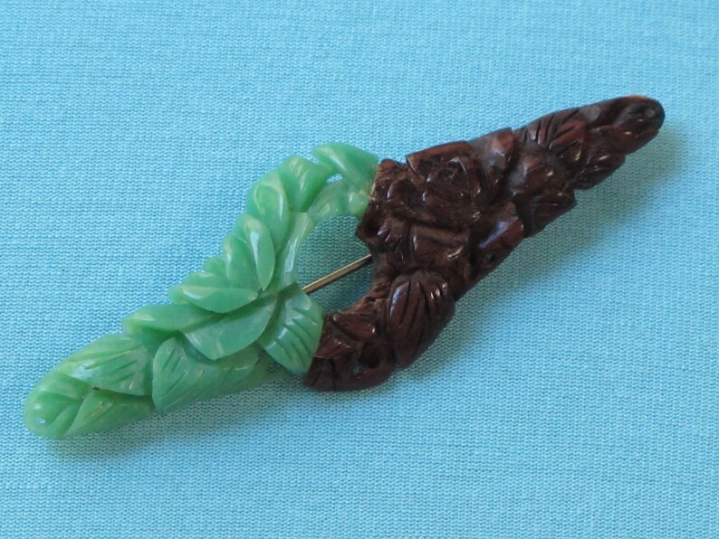 Pin Brooch Celluloid Jade Green Dark Grained Wood Hand Carved Flower Floral Leaf Design Vintage c.1930s