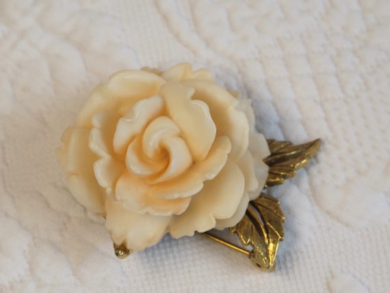 Brooch Pin Peachy Pink Detailed Resin Rose Gold T… - image 2