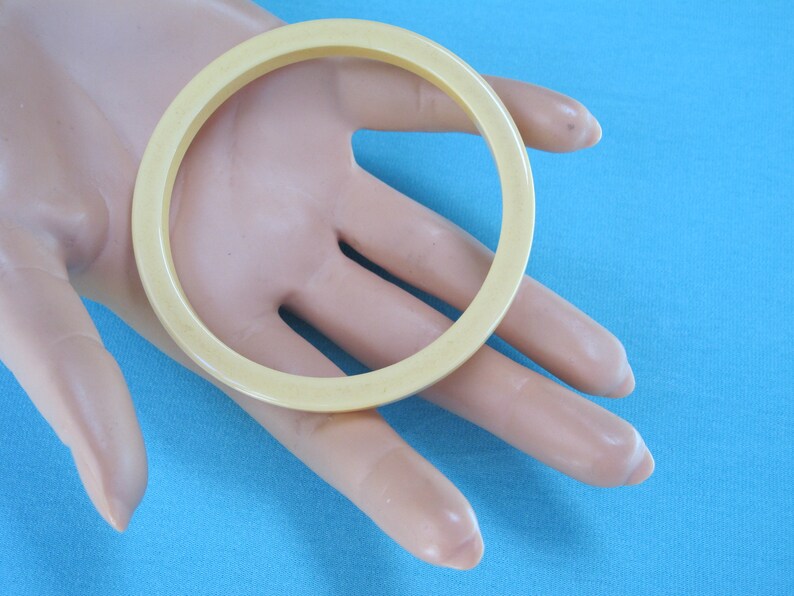 Bracelet Bakelite Spacer Bangle Creamed Corn Yellow Opaque Squared 316 Wide Squared Rich Patina Vintage c.1940/'s